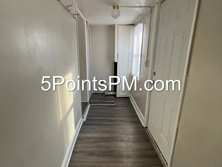 7805 Bancroft Ave — Photo 11