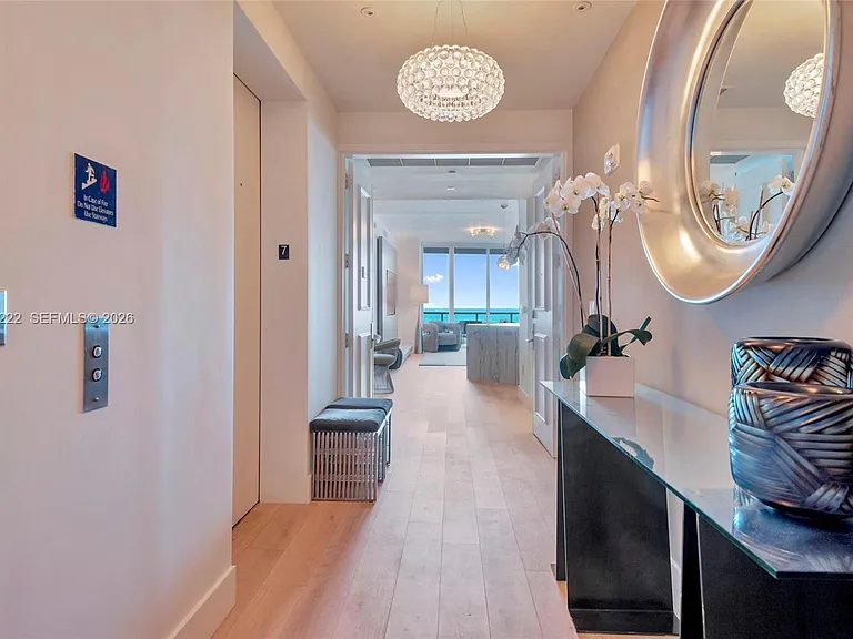 100 S Pointe Dr #708 — Photo 21