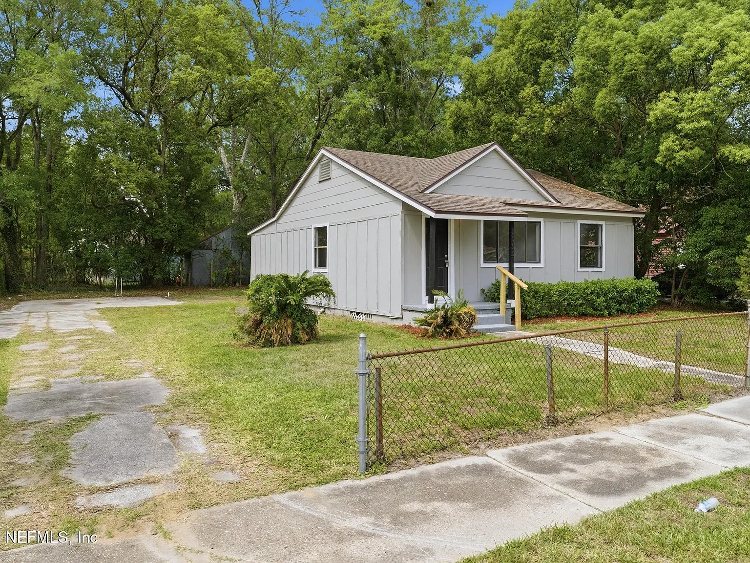 3 bed, 1.5 bath, 1050 sqft, $1,340 — Photo 3