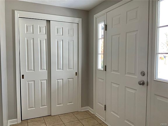 5th image of 129 Lorian Dr