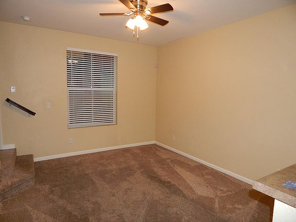 3rd image of 827 Gold Ln