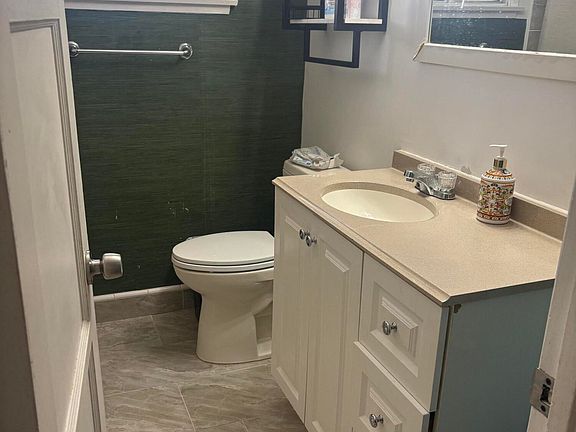 3rd image of 6929 Calvin Ave