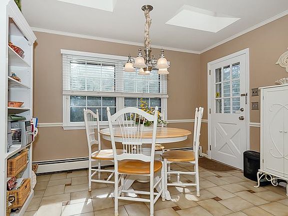 3rd image of 206 Canterbury Dr