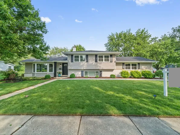 1340 Clyde Dr, Naperville, IL 60565