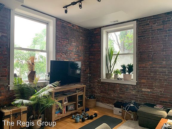 4th image of 2232 Christian St #15055598