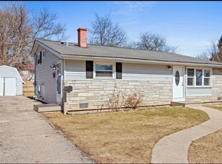 1446 Kings Rd, Carpentersville, IL 60110