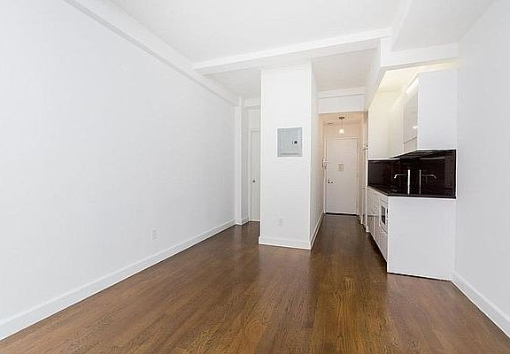 4th image of 212 W 91st St APT 637