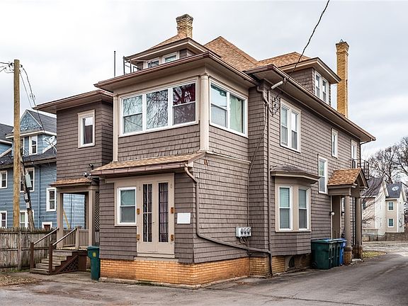 3rd image of 395 University Ave