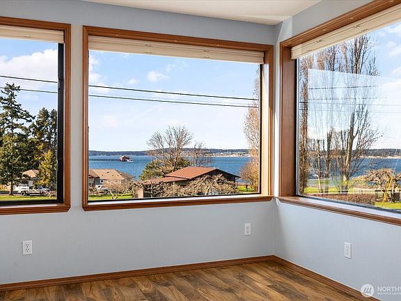 2nd image of 905 NE Leach Street #905