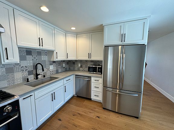 4th image of 106 S Humboldt St