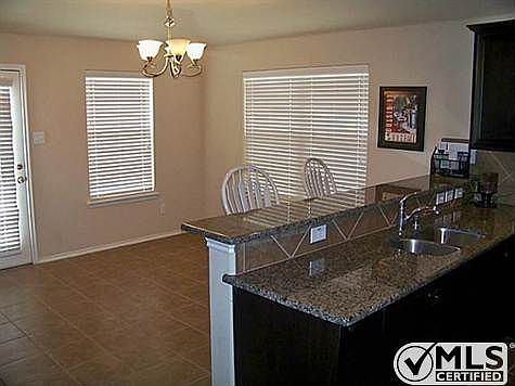 4th image of 828 Lake Forest Trl