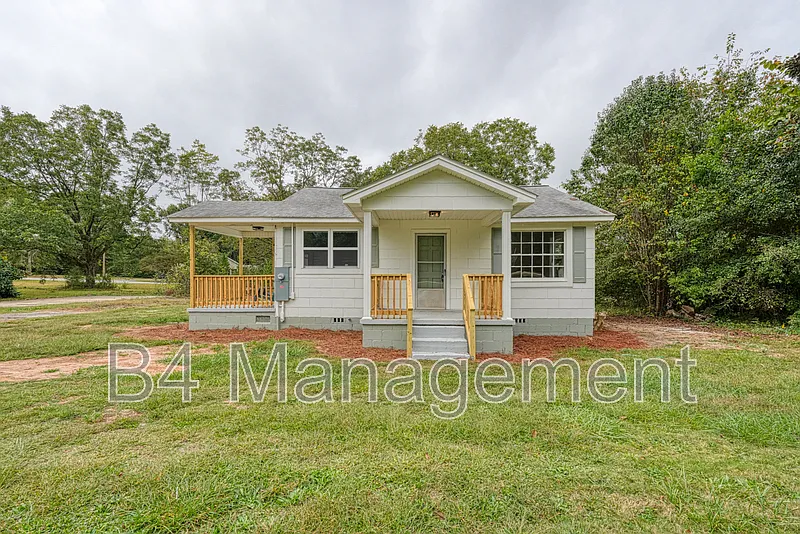 3 bed, 1.5 bath, $1,500 — Photo 2