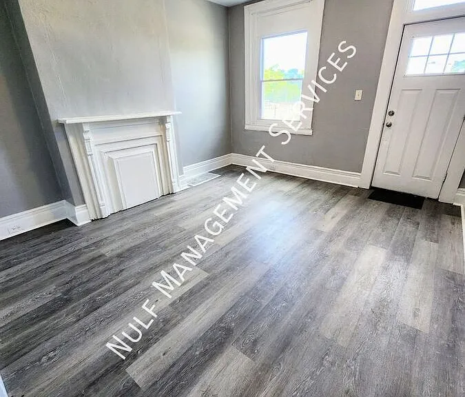 6004 Butler St — Photo 2