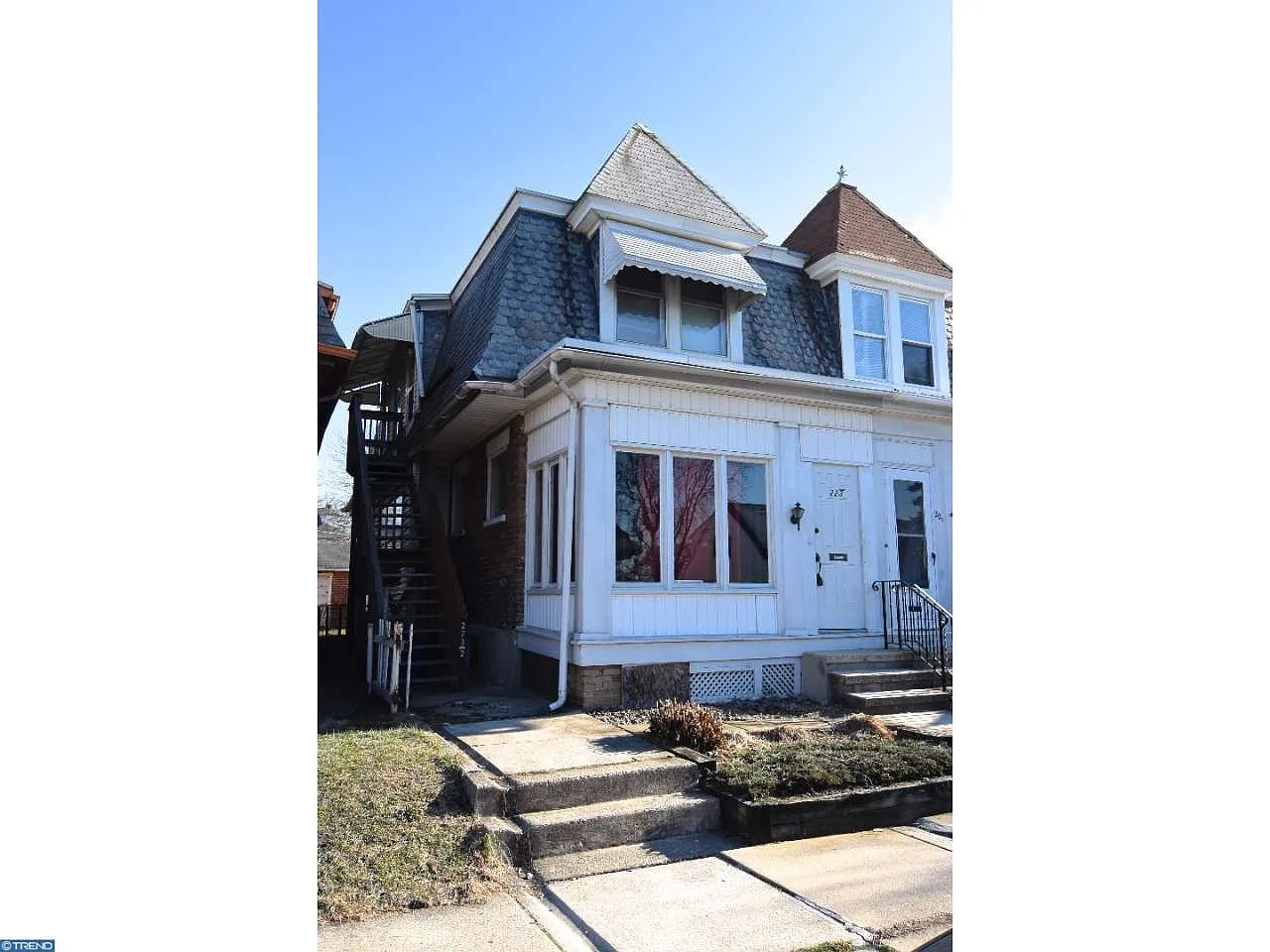 223 Raymond St photo 1