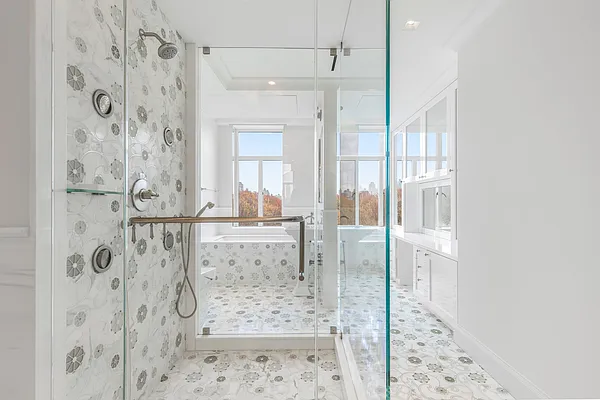 Sold by Sloane Square | media 10