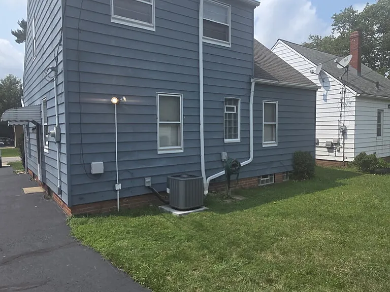 5469 Thomas St — Photo 11