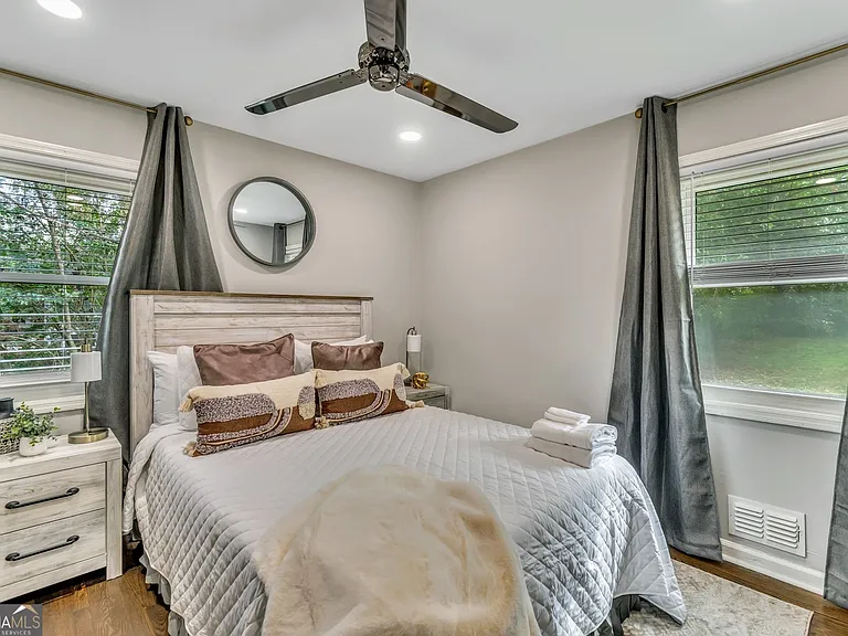 597 S Gordon Rd SW — Photo 17