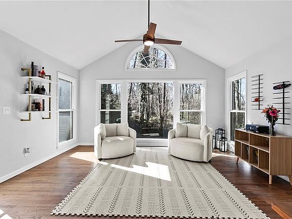 5th image of 208 Shadowlawn Rd SE