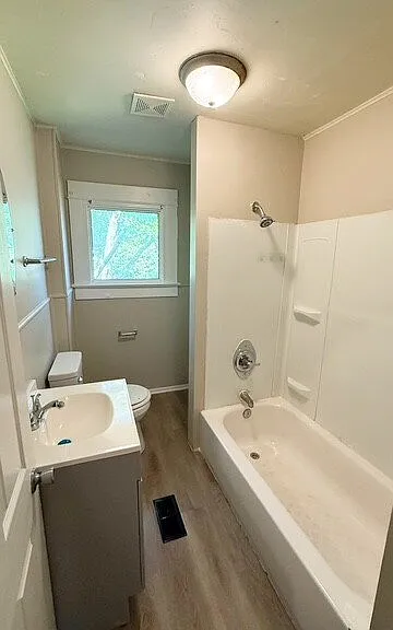 1346 N Dearborn St — Photo 16