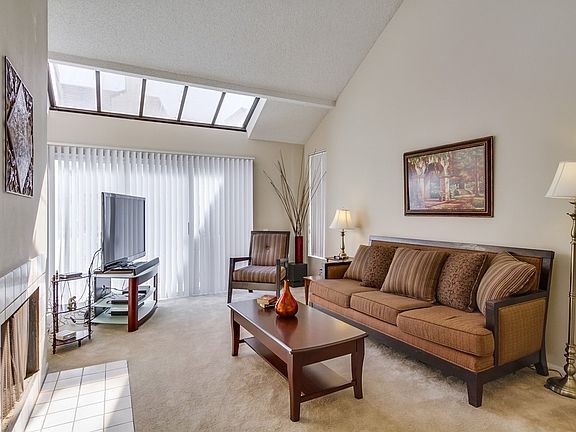 5th image of 6136 Calle Mariselda Unit 201