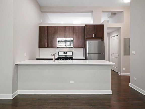 3rd image of 2202 W Lawrence Ave #204