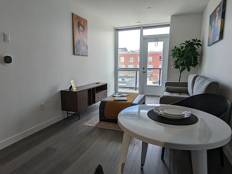 388 King St E #402 — Photo 5