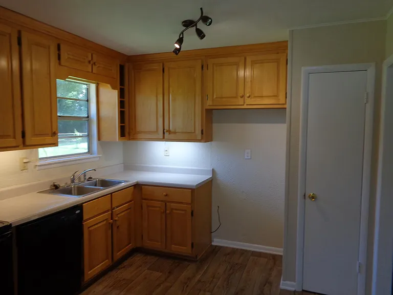 217 Patricia Rd — Photo 2