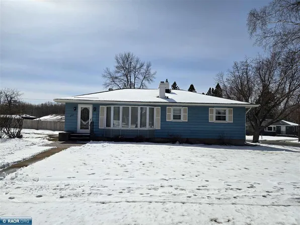 306 Highland Dr, Hibbing, MN 55746