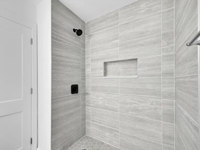 3811 Huntington St NE — Photo 30