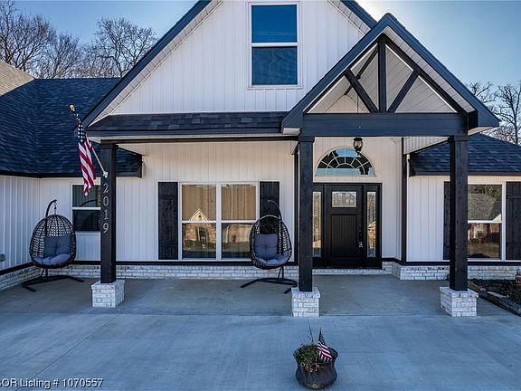 2nd image of 2019 Lee Creek Dr