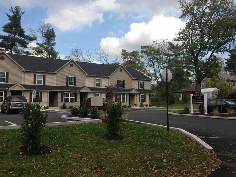 1131 Sunset Rd — Photo 2