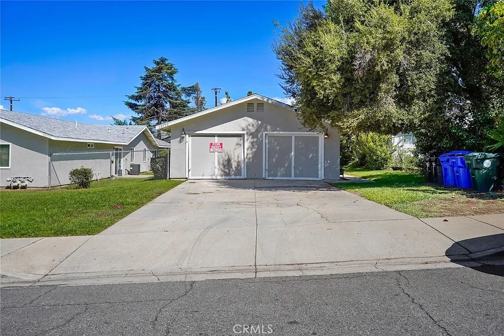 2 bed, 880 sqft, $2,100 — Photo 3