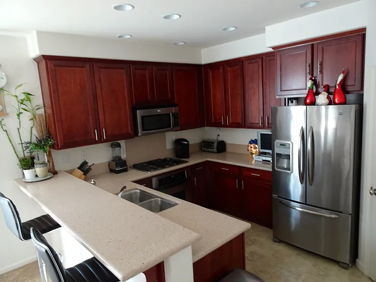 Hyannis Port Pl — Photo 2