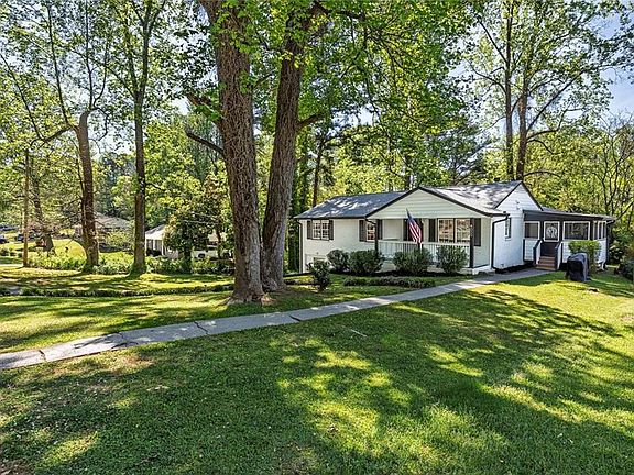 4th image of 4009 Garden Cir