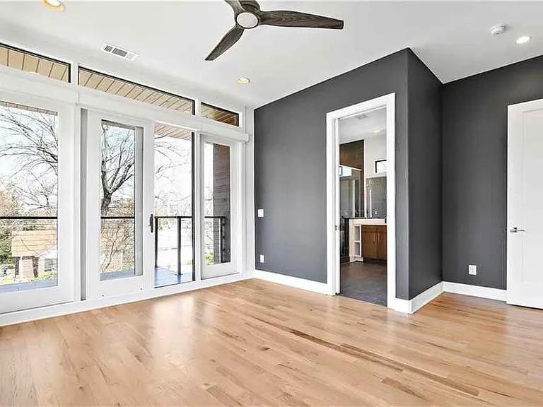 669 E Ave NE #A — Photo 4
