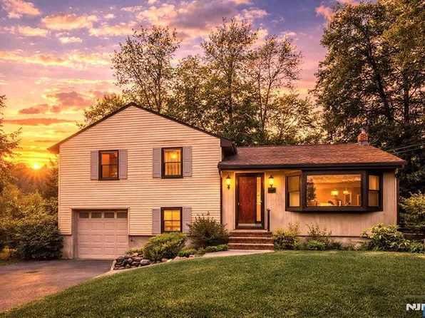 92 Arbor Dr, Ho Ho Kus, NJ 07423