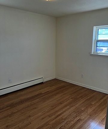 3rd image of 480 Hirsch Ave APT 4