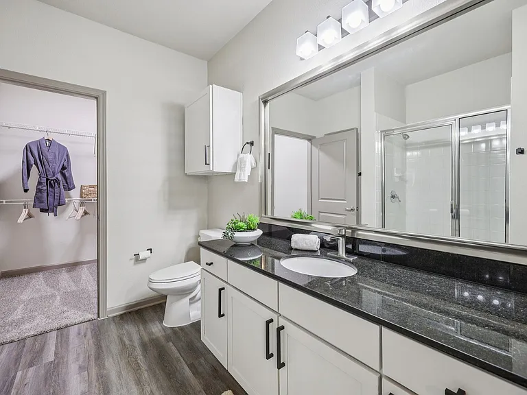 Vine + Vail Townhomes and Apartments — Photo 13