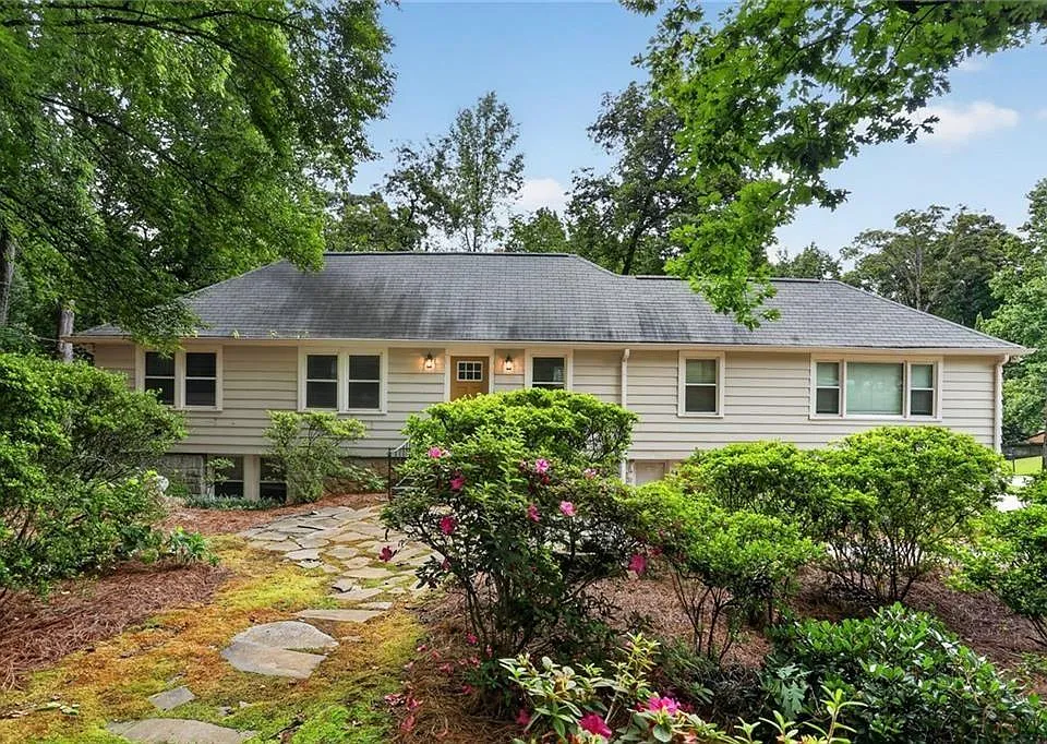 1220 Roxboro Dr NE