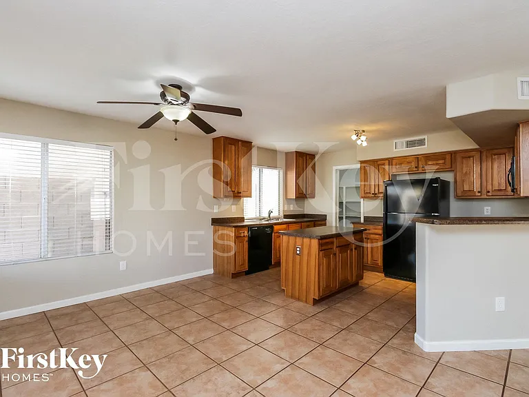 848 E Morelos St — Photo 5