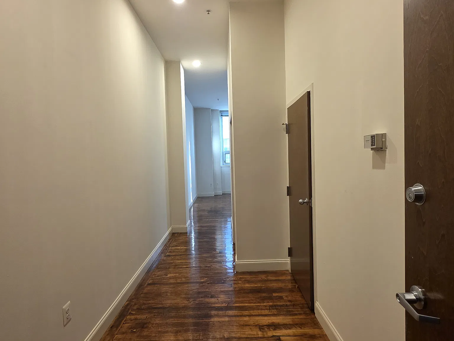 1 bed, 702 sqft, $1,775 — Photo 2