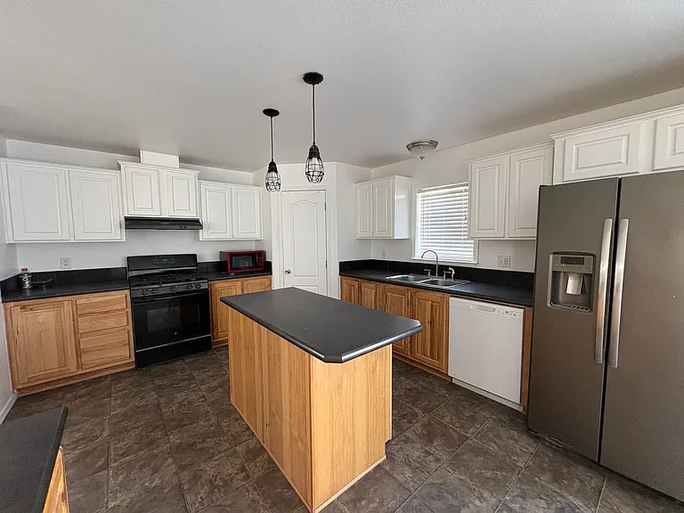 10685 Spur St — Photo 8