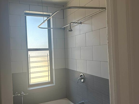 4th image of 59 Saint Pauls Pl Unit 4B