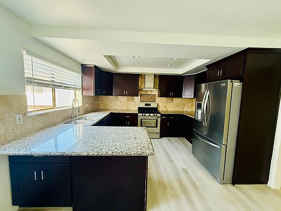 3rd image of 21515 Erwin St Unit 6