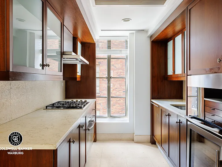 140 E 63rd St #12D — Photo 4
