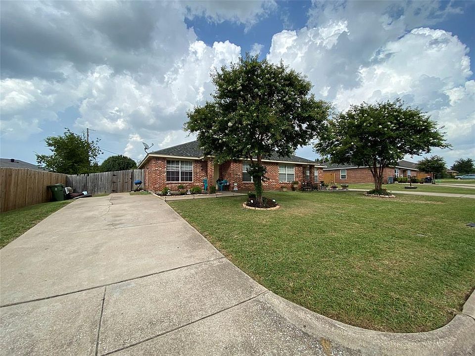 2nd image of 605 Kings Way Dr