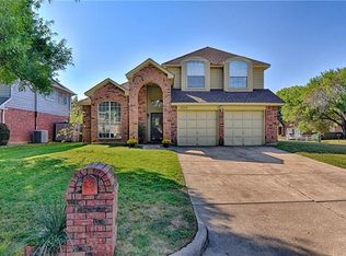 2222 Reverchon Dr, Arlington, TX 76017