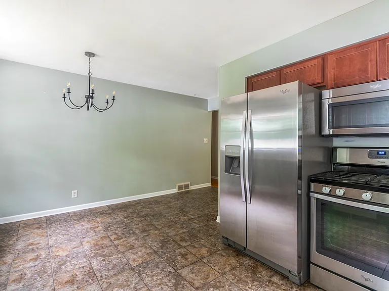 7116 Claybourne Ave — Photo 2