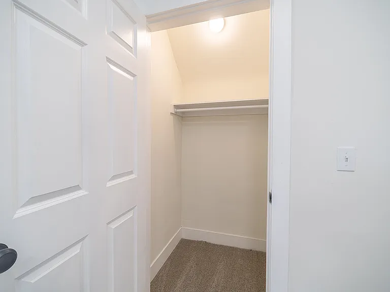 16 Montrose Ave — Photo 13