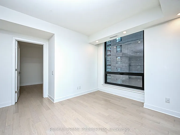 180 George St #508 — Photo 6